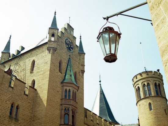 フランクフルト発「天空の城」を訪ねる ホーエンツォレルン城日帰り観光ツアー＜英語ドライバーガイド＞