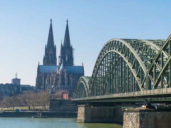 世界遺産ケルン大聖堂 & 古都リンブルク日帰り観光ツアー＜フランクフルト発＞