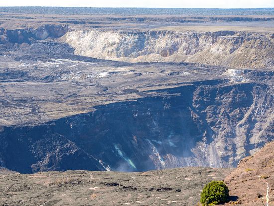 ハワイ島　昼と夜の世界遺産キラウエア火山国立公園の見学とコーヒー農園でのテイスティングもあり＜昼・夕食付／英語ガイド／コナまたはワイコロア地区発＞
