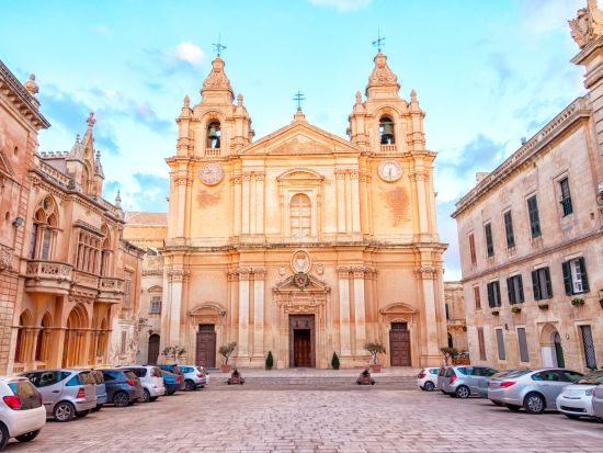 【プライベートツアー】中世の三大都市イムディーナ・ラバト・ヴァレッタと青の洞門＜車＋日本語 or 英語ガイド貸切／昼食付＞