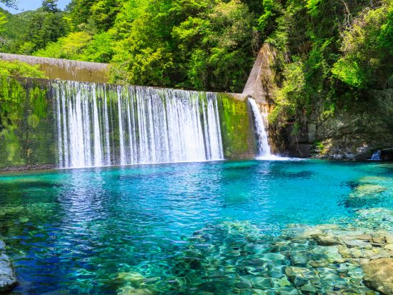 貸切観光タクシー にこ淵＋安居渓谷＋中津渓谷＋名越屋沈下橋 人気スポット全制覇！感動の仁淀ブルー1日観光＜8時間／選べる出発時間／高知市内発＞