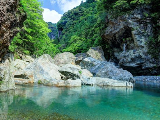 貸切観光タクシー にこ淵＋安居渓谷＋中津渓谷＋名越屋沈下橋 人気スポット全制覇！感動の仁淀ブルー1日観光＜8時間／選べる出発時間／高知市内発＞