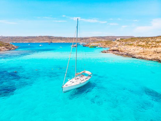 Malta_Comino_Blue_Lagoon_shutterstock_1413619622