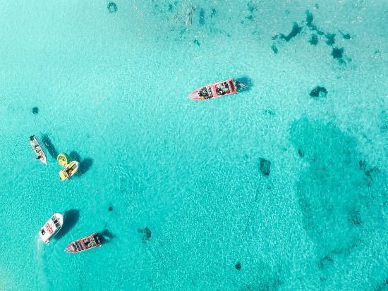 コミノ島プライベートクルーズ＜マルタ島orゴゾ島発／往復送迎／3時間～＞