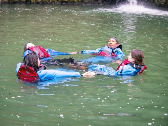 定山渓 豊平川SUPツアー のんびり水上散歩♪ボードに立ったり座ったりしながら景色を満喫！＜5～11月／6歳以上参加可／送迎あり／札幌市定山渓＞