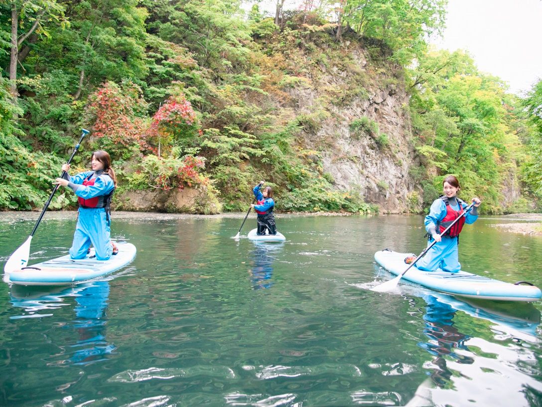 定山渓 豊平川SUPツアー のんびり水上散歩♪ボードに立ったり座ったり