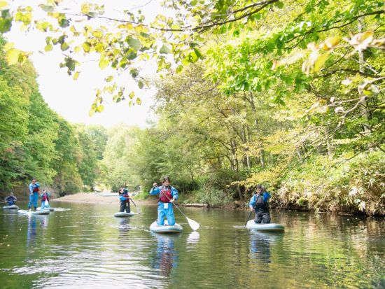 定山渓 豊平川SUPツアー のんびり水上散歩♪ボードに立ったり座ったりしながら景色を満喫！＜5～11月／6歳以上参加可／送迎あり／札幌市定山渓＞