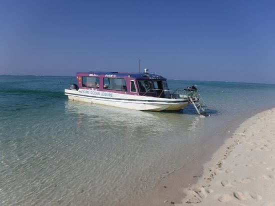 【はての浜】上陸+グラスボート遊覧ツアー　クルーズ気分で無人島を目指して、いざ上陸！＜11～6月催行／久米島＞