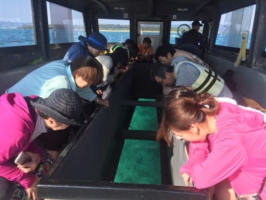 【はての浜】上陸+グラスボート遊覧ツアー　クルーズ気分で無人島を目指して、いざ上陸！＜11～6月催行／久米島＞