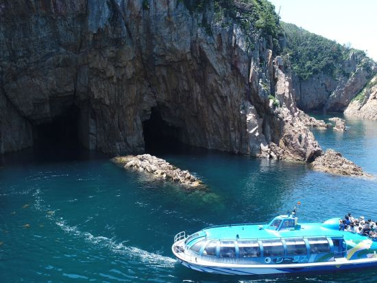 日本の渚100選に選ばれた絶景スポット！山口の隠れた景勝地 青海島観光一周クルーズ＜1～1.5時間／長門市＞