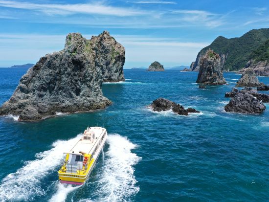 日本の渚100選に選ばれた絶景スポット！山口の隠れた景勝地 青海島観光一周クルーズ＜1～1.5時間／長門市＞