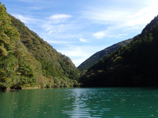 奥多摩 白丸湖SUP（スタンドアップパドル） 室内更衣室＆冷房完備 ＜4～11月／午前・午後／BBQ付プランあり／青梅市＞by クルーソー