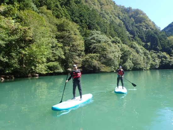 奥多摩 白丸湖SUP（スタンドアップパドル） 室内更衣室＆冷房完備 ＜4～11月／午前・午後／BBQ付プランあり／青梅市＞by クルーソー
