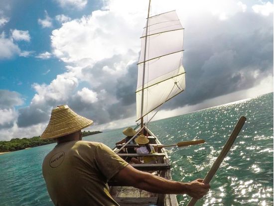 沖縄の伝統船サバニツアー シュノーケリングセットプランあり！＜半日／写真無料／石垣島＞