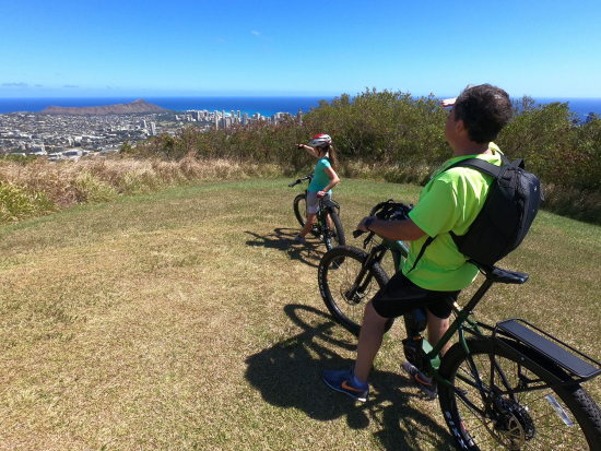電動アシスト付きマウンテンバイクツアー　ワイキキやダイヤモンドヘッドなどのパノラマを見渡せる約1.6Kmのコースを爽快サイクリング ＜英語ガイド＞