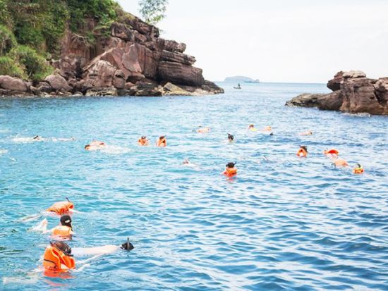 フーコック島魚釣りツアー　シュノーケリング＆真珠養殖場見学付きプランもご用意！＜専用車／英語ガイド／フーコック島発着＞
