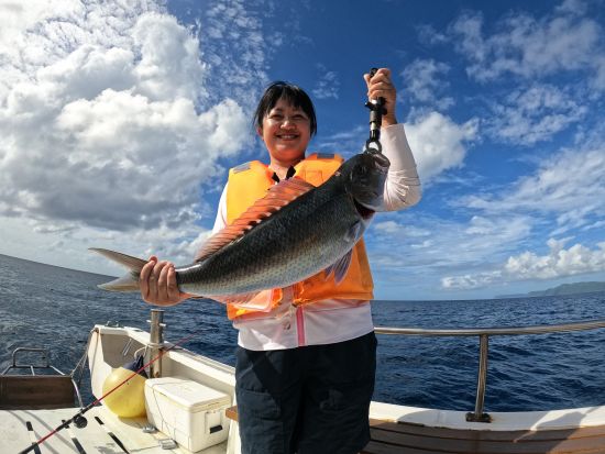 半日フィッシングコース　体験しやすい五目釣りでみんなで楽しく魚釣り＜11～3月／送迎付／石垣島＞