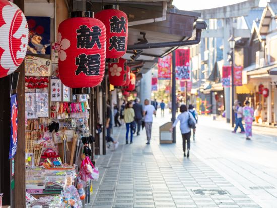 着物レンタル レトロな太宰府の街をきもの姿で散策 ！老舗きもの屋で安心の和装体験 西鉄太宰府駅から徒歩1分！＜太宰府市＞by 古賀新きもの館 太宰府駅前店
