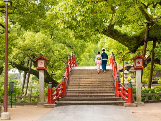 着物レンタル レトロな太宰府の街をきもの姿で散策 ！老舗きもの屋で安心の和装体験 西鉄太宰府駅から徒歩1分！＜太宰府市＞by 古賀新きもの館 太宰府駅前店