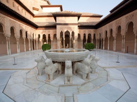 アルハンブラ宮殿 半日観光ツアー ＜ハマム（アラブ式風呂）体験付き／英語ガイド／グラナダ発＞