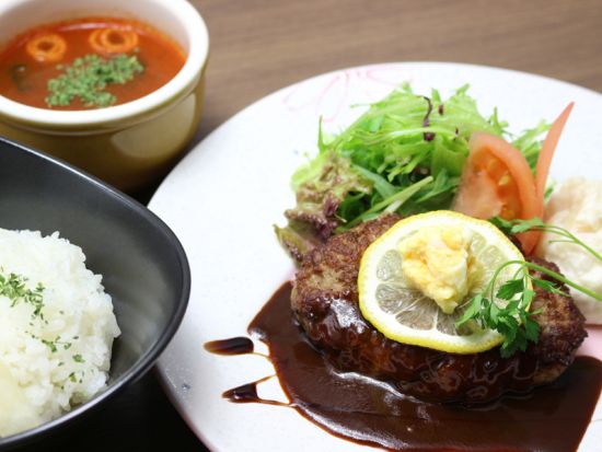 天守閣復活！熊本城特別公開&わくわく座2館共通券 城彩苑内でのランチorカフェクーポン付きプラン＜1名から予約可／熊本市＞