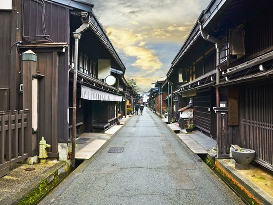 Japan_Gifu_Takayama_Old Town_shutterstock_650941483