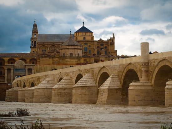 Puente_romano_y_mezquita