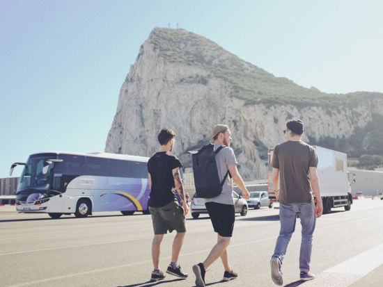 ジブラルタル観光　サンミゲルの洞窟入場！＜英語ガイド／セビリア発＞