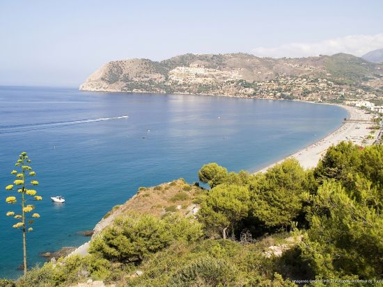 アンダルシアの白い村 サロブレーニャ＆アルムニェーカル＆ネルハ洞窟　1日観光ツアー ＜ランチ付き／グラナダ発着＞ 