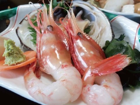 札幌発グルメバスツアー　いわない高島旅館の日本海 海の幸づくし昼食+北海道ワイン+田中酒造亀甲蔵etc. ＜限定日催行／札幌市内発着＞