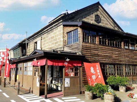 札幌発グルメバスツアー　いわない高島旅館の日本海 海の幸づくし昼食+北海道ワイン+田中酒造亀甲蔵etc. ＜限定日催行／札幌市内発着＞