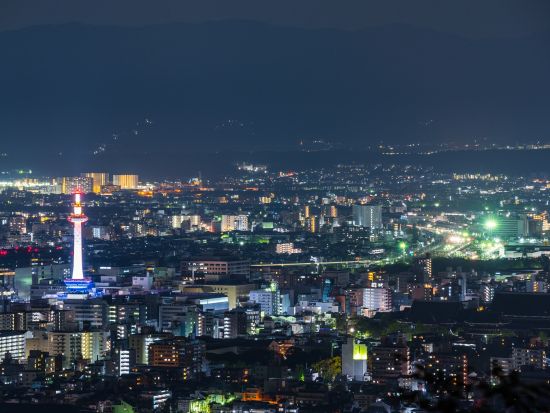 舞妓はんの舞踊と京料理付きバスツアー 舞妓はんとの記念撮影＜夕方／京都駅発＞by おこしバス（京都定期観光バス）