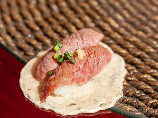 Japan_Gifu_Talayama_飛騨牛にぎり寿司_pixta_48044481_M