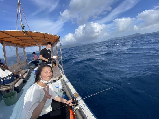 船釣りチャーターツアー 貸切ボートで大物釣り体験！船長の完全サポートで初めてでも安心の初心者専門釣り船 ＜半日・1日／釣具レンタル込／石垣島発＞