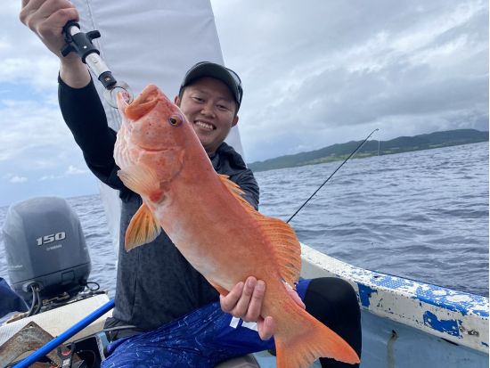 船釣りチャーターツアー 貸切ボートで大物釣り体験！船長の完全サポートで初めてでも安心の初心者専門釣り船 ＜半日・1日／釣具レンタル込／石垣島発＞
