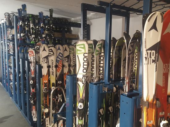 スキー＆スノボー用具セット　レンタル事前予約 ＜12～4月／インターラーケンまたはグリンデルワルト店舗にて受取＞