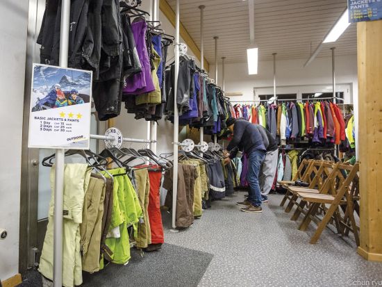 スキー＆スノボー用具セット　レンタル事前予約 ＜12～4月／インターラーケンまたはグリンデルワルト店舗にて受取＞