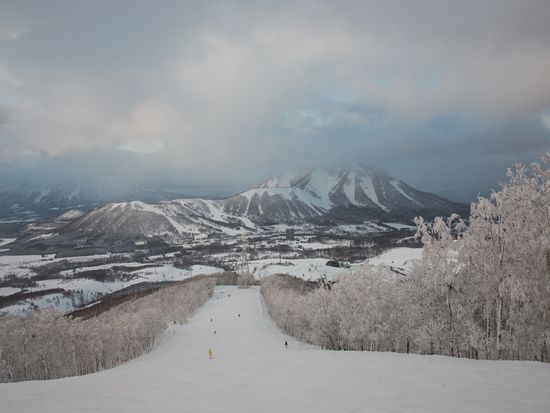 Japan_Hokkaido_ Rusutsu_Ski Trails_shutterstock_336406112
