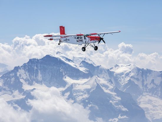 タンデム・スカイダイビング　アルプス山脈を上空から眺望！＜高度4,000m／英語インストラクター／インターラーケン発＞