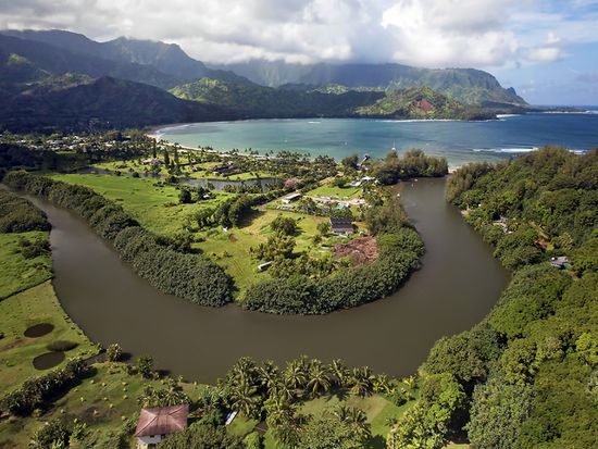US_Hawaii_Kauai_Aerial_View_Helicopter_shutterstock_567885601