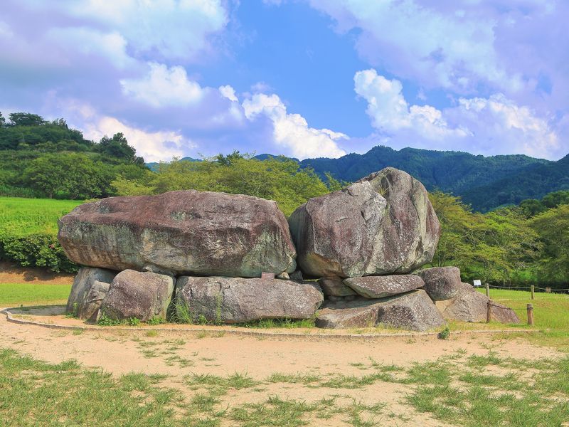 Japan_Nara_Ishibutai-kofun_PIXTA_33505410