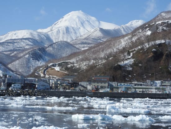 知床海上＆流氷クルーズ 天然記念物オオワシやオジロワシを見に行こう！小型ボートで知床＆羅臼前浜へ＜1～3月／約1.5時間／羅臼漁港発＞by知床クルーズ英人丸