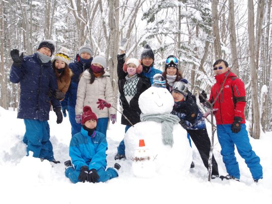 【1日1組限定】スノーシューピクニック ふかふかの雪の森へ大冒険！（3歳から参加OK）＜12～3月／富良野エリアから送迎付き／富良野市＞