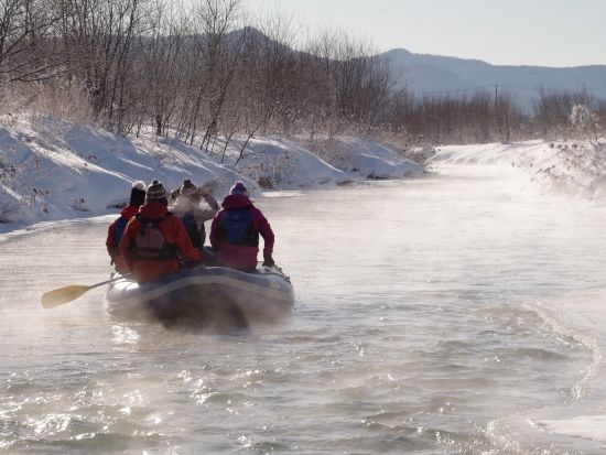 【プライベートプラン】ボート川下り体験 冬富良野の幻想的な風景を満喫　霧氷、｢霜の花｣フロストフラワーに出会えるかも！＜午前／12～3月／送迎付き／富良野市＞