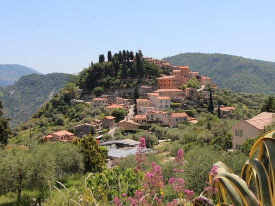 おすすめガイドがご案内！南仏観光ツアー　2つの鷲の巣村コアラーズ＆ペイヨン ＜日本語ガイド／ニース発＞