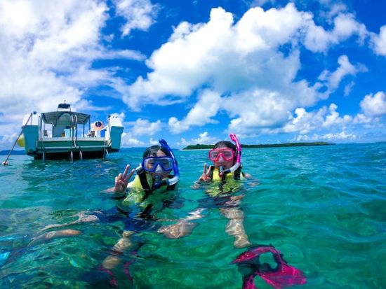 幻の島上陸+シュノーケリングツアー　浅瀬まで行ける専用ボート！サンゴ畑に飛び込もう＜半日／市街地送迎／石垣島発＞