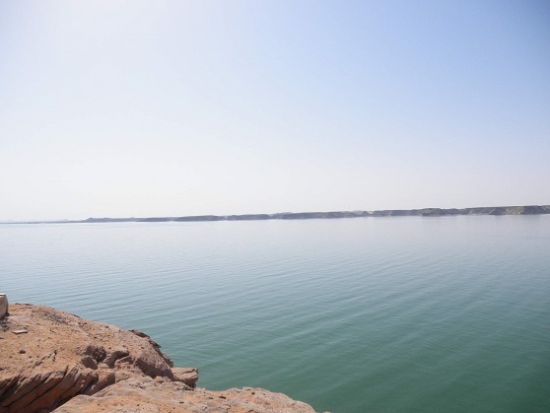 【混載】空路で行くアブシンベル日帰り観光 神殿見学ツアー　*カルトゥーシュ事前注文可　＜航空券込／終日／日本語／送迎付／チップ込／カイロ発＞