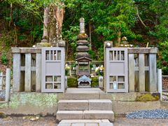 源頼朝の墓