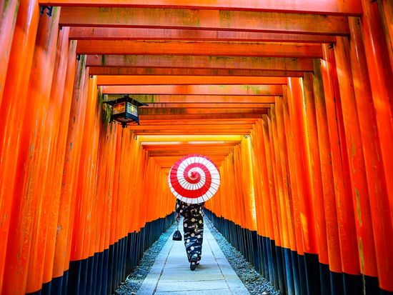 Japan_Kyoto_Fushimi Inari Taisha_Torii Gates_shutterstock_1085668793