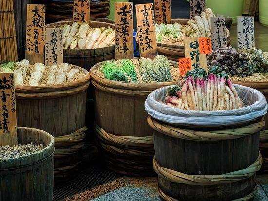 Japan_Kyoto_Nishiki Market_Pickled Vegetables_shutterstock_254962216